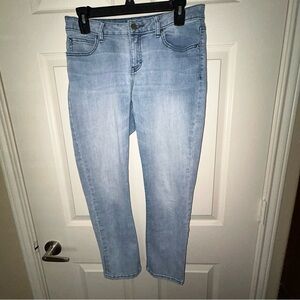 Jennifer Lopez Light Wash Cropped Ankle Jeans